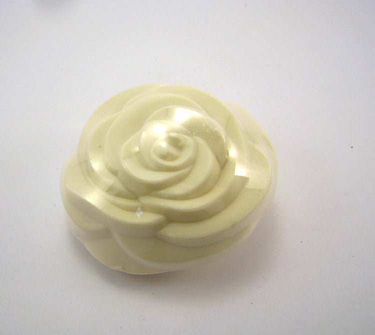 Gardenia for Women by Elizabeth Taylor Bath Soap Bar 3.0 oz (Unboxed) - Cosmic-Perfume